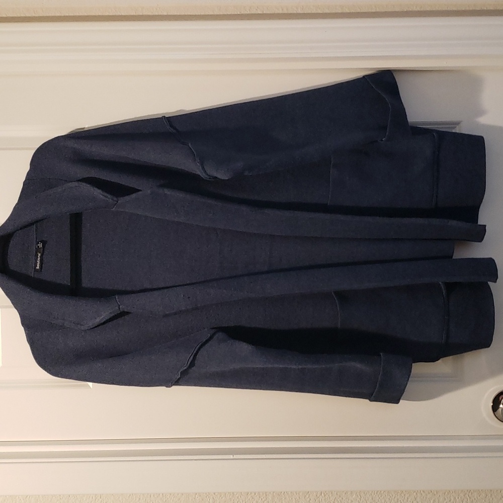 WOMEN'S COZY BLUE SWEATER COAT WITH FRONT POCKETS.